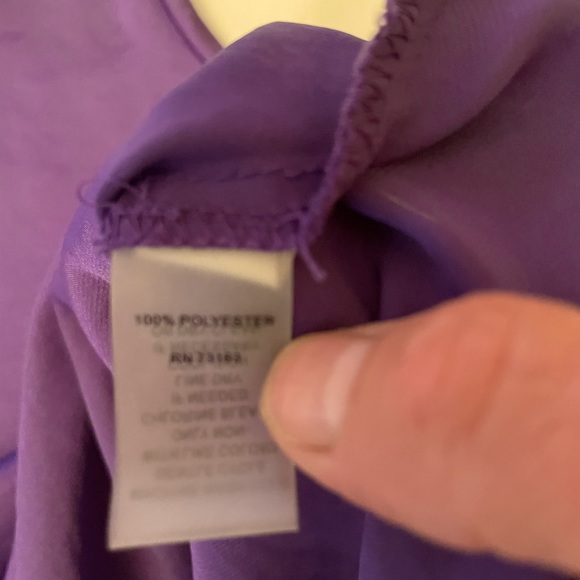 🦋 2 / $27 🦋Spense Medium Dark Purple flowy top. Curved hemline /petal shapes. - Picture 4 of 8